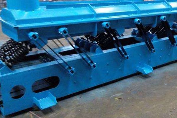 完全平衡式振動輸送機（連桿式振動輸送機）的技術(shù)優(yōu)勢與用途